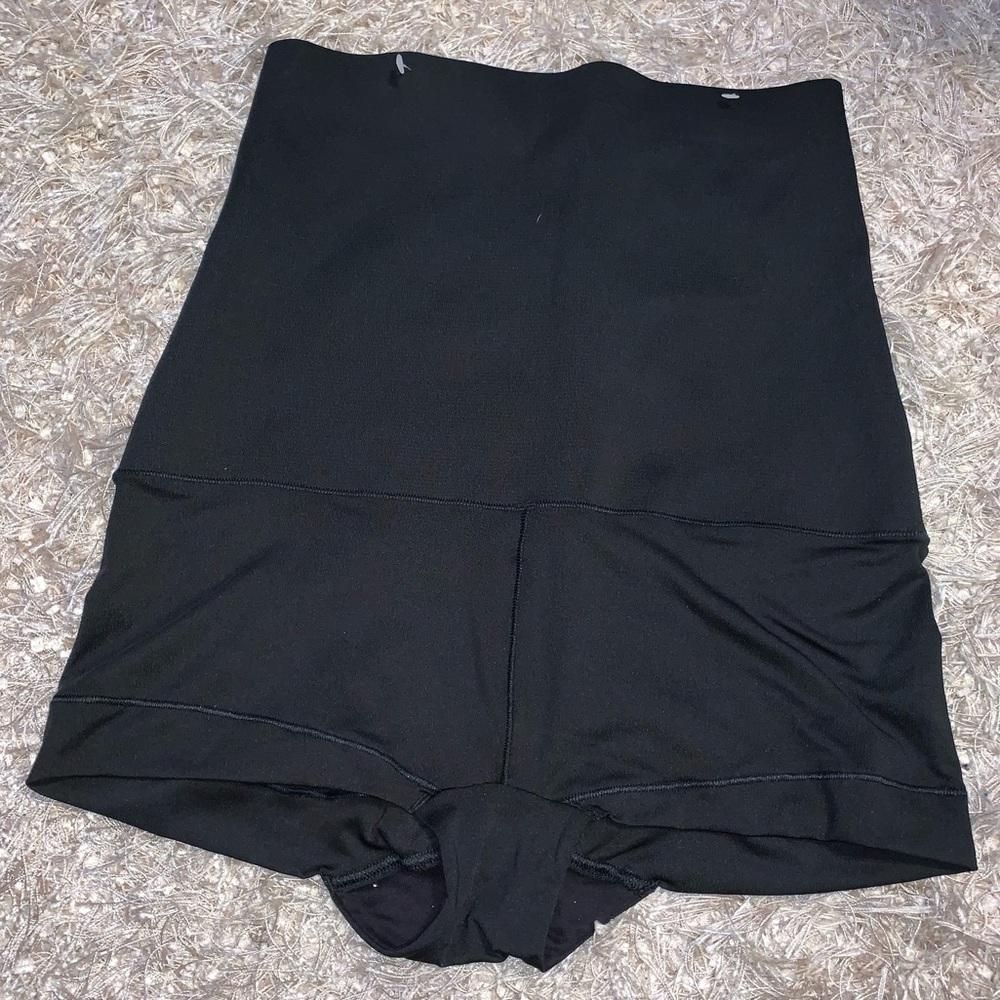 Maidenform Black Shapewear Shorts size Large - new without tags